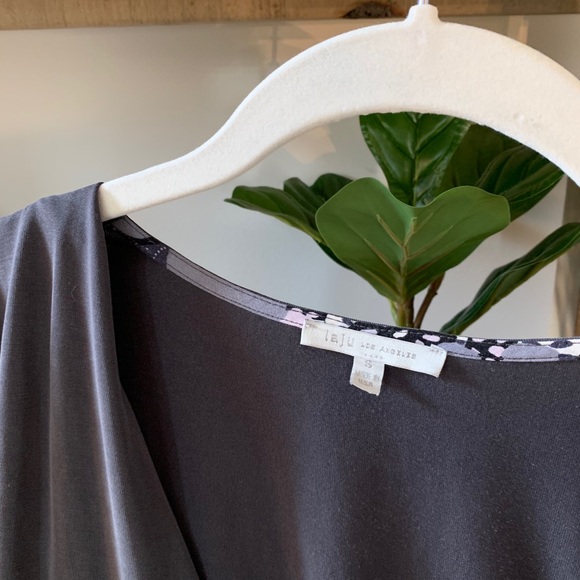 Gray wrap top - Picture 3 of 3